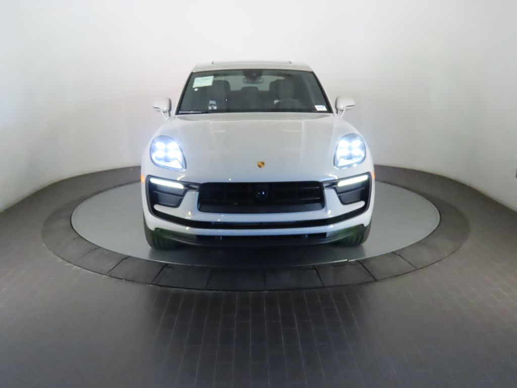 Thumbnail: 2026 Porsche Macan - 10