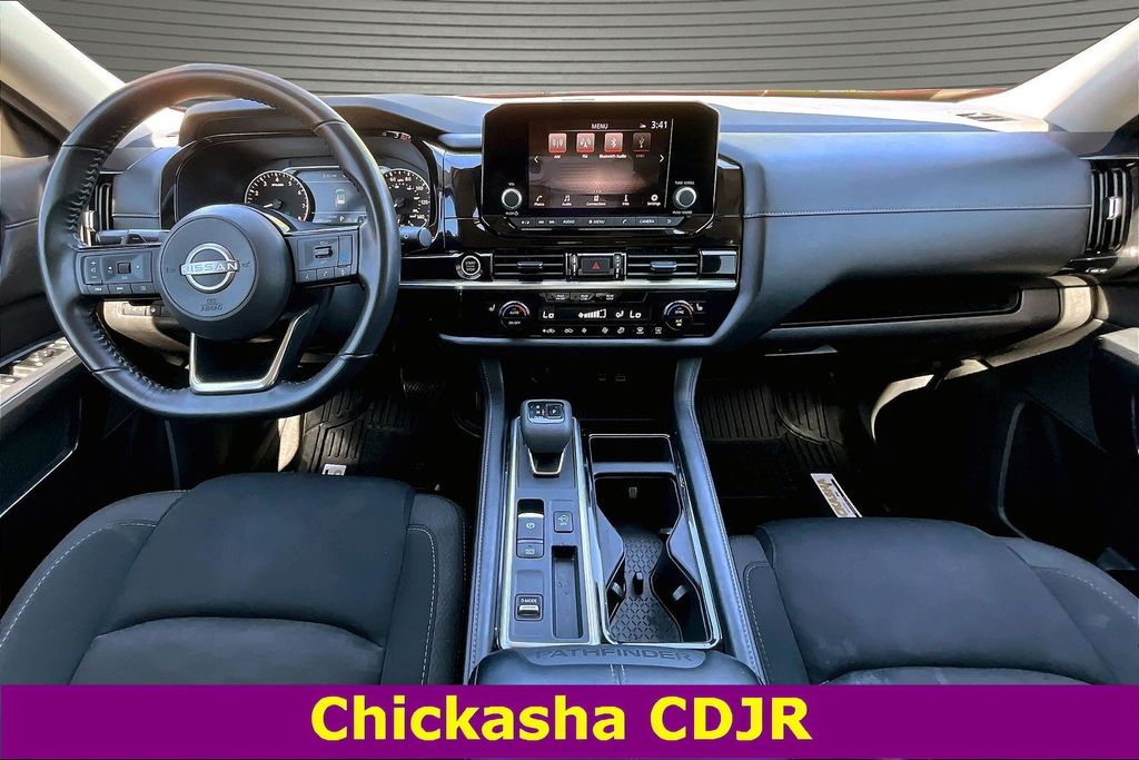 View vehicle photo 7