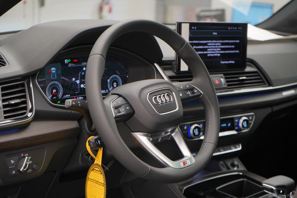 2025 Audi Q5 e  8