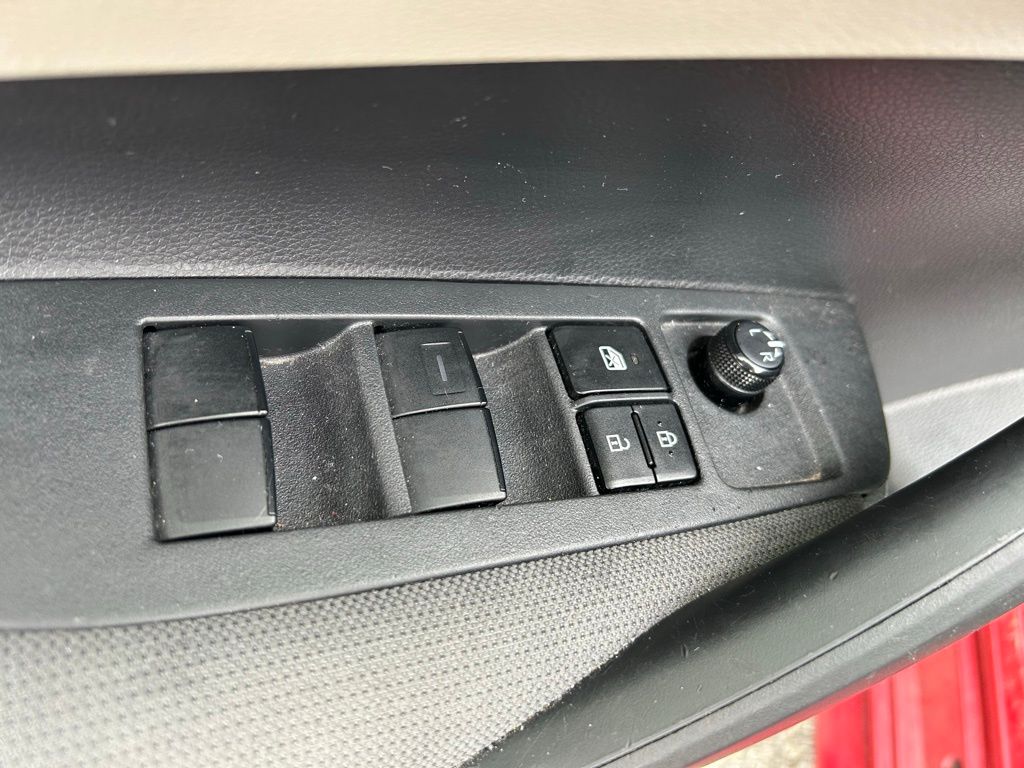 2020 Toyota Corolla LE 16