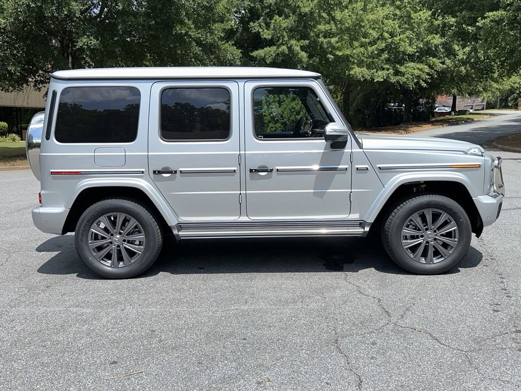 2025 Mercedes-Benz G-Class G 550 9