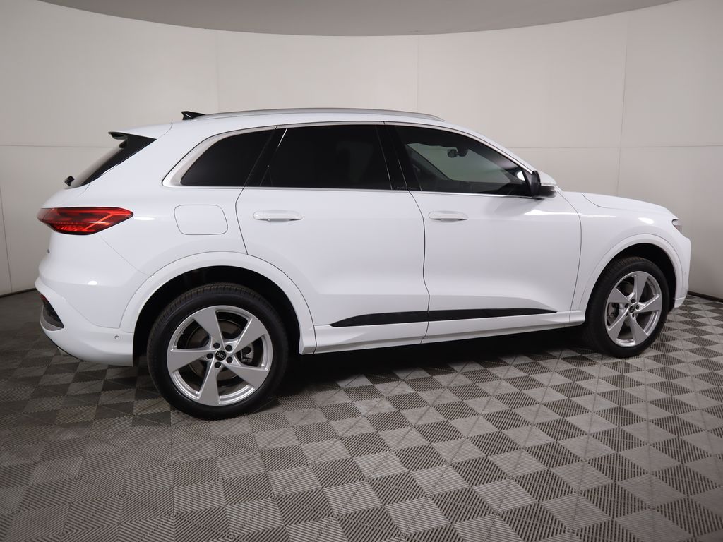 Thumbnail: 2025 Audi Q5 - 4