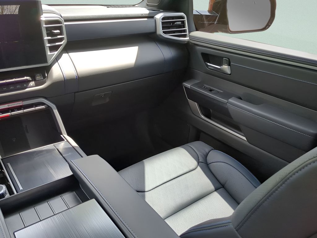 2025 Toyota Tundra Platinum - Photo 16