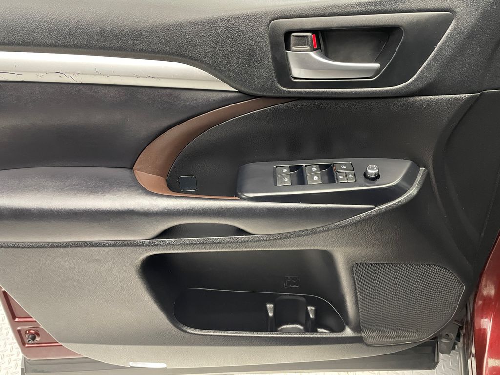 2019 Toyota Highlander XLE 9