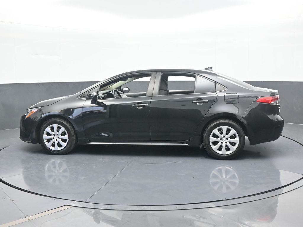 2022 Toyota Corolla LE's photo