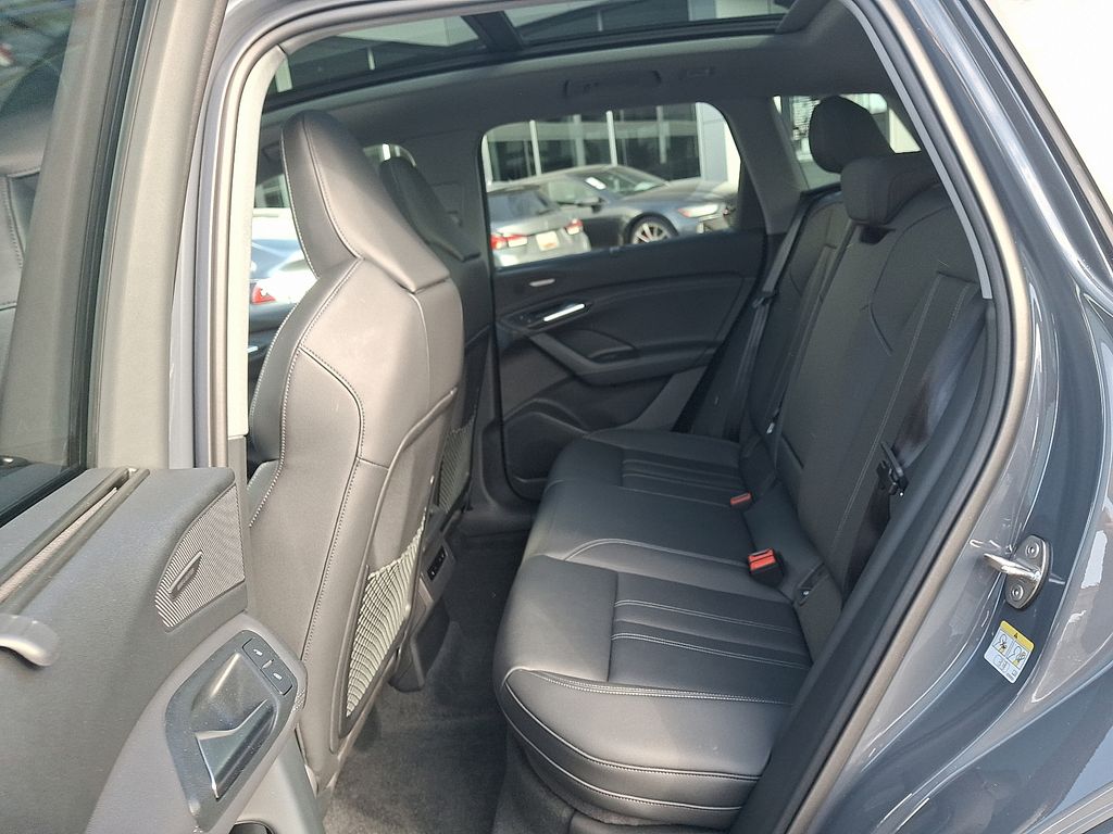 Thumbnail: 2025 Audi Q6 e-tron - 10