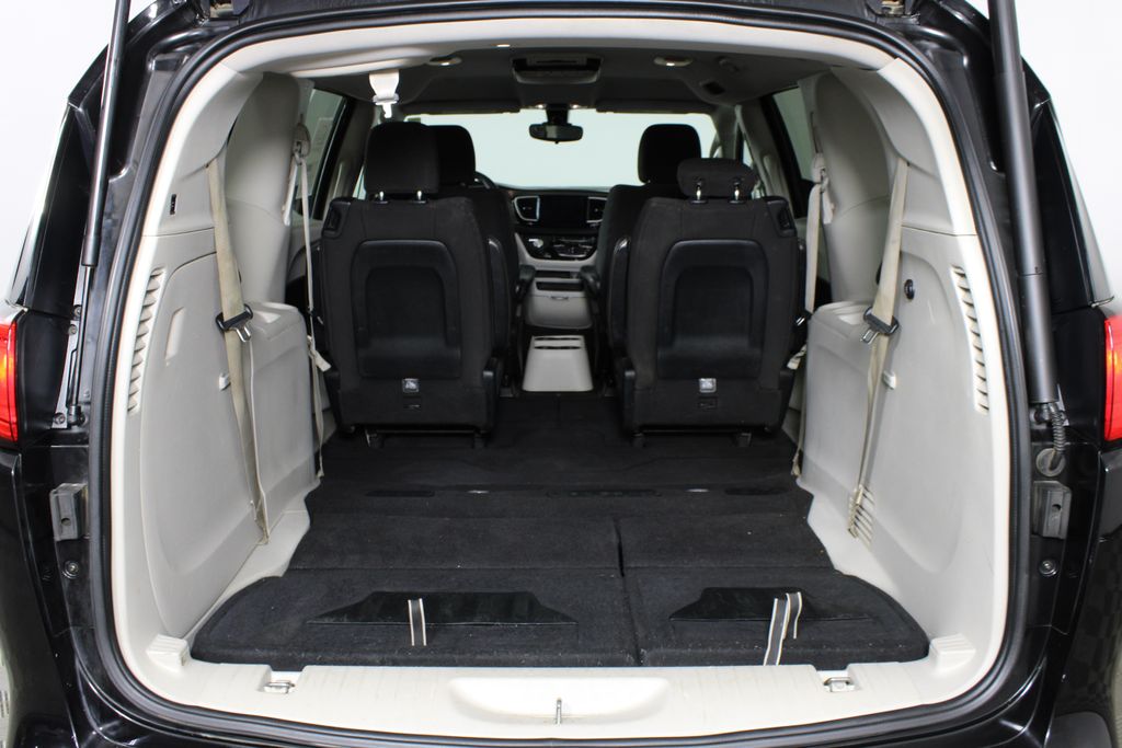 Used 2017 Chrysler Pacifica for sale in 