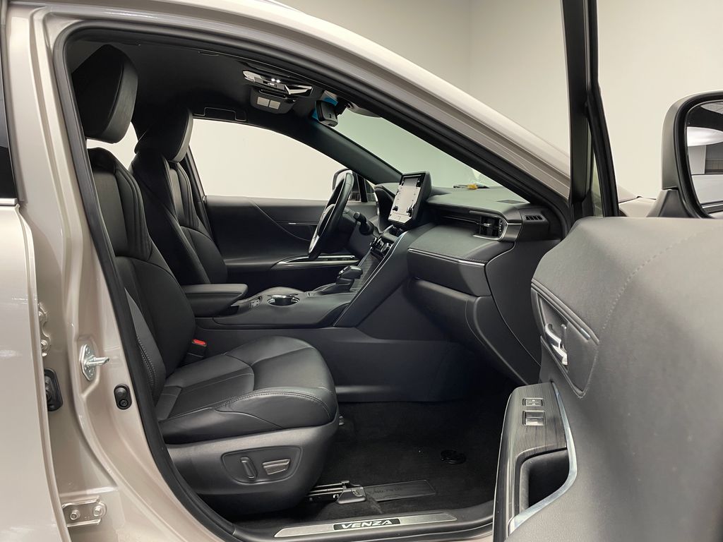 2021 Toyota Venza XLE 17