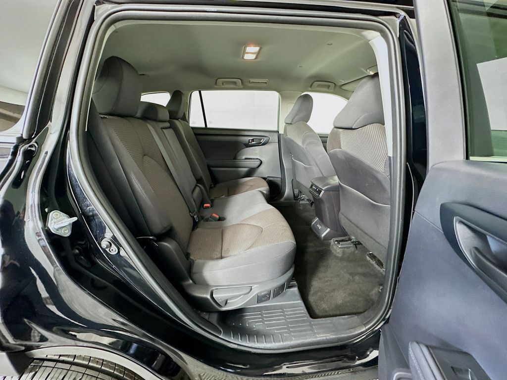 Thumbnail: 2025 Toyota Highlander - 26