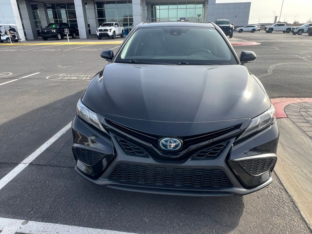 2022 Toyota Camry SE 2