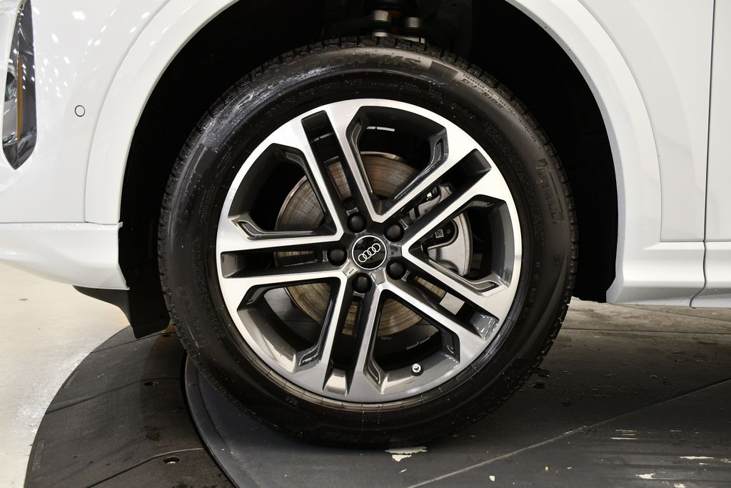 Thumbnail: 2025 Audi Q5 - 13