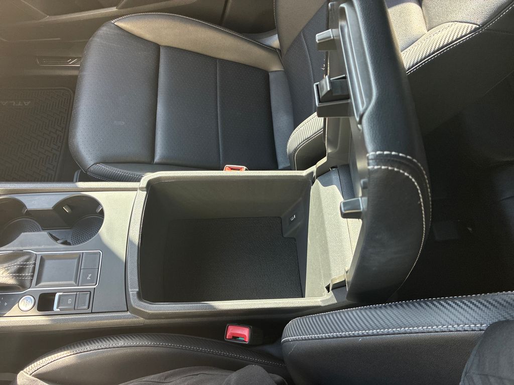 Used 2021 Gray Volkswagen 3.6L V6 SE w/Technology R-Line image 19