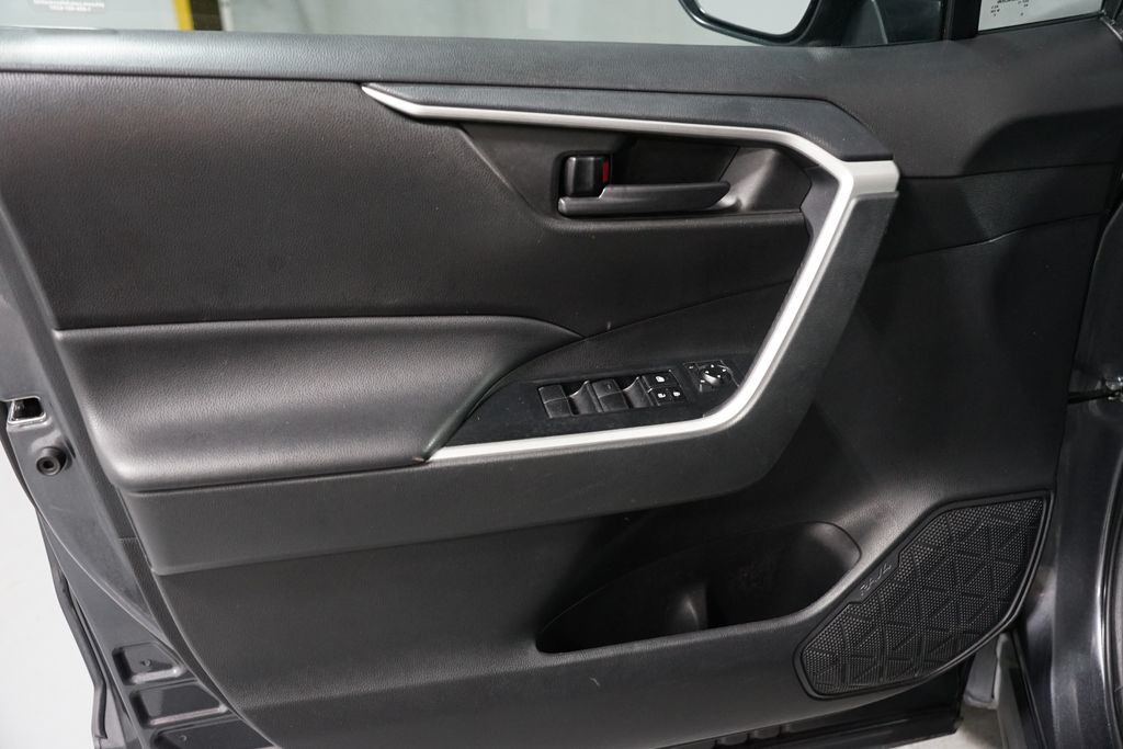 Thumbnail: 2021 Toyota RAV4 - 27