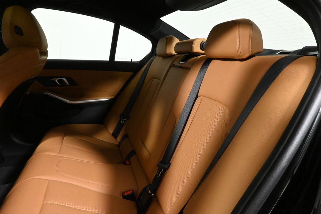 Thumbnail: 2025 BMW 3 Series - 4
