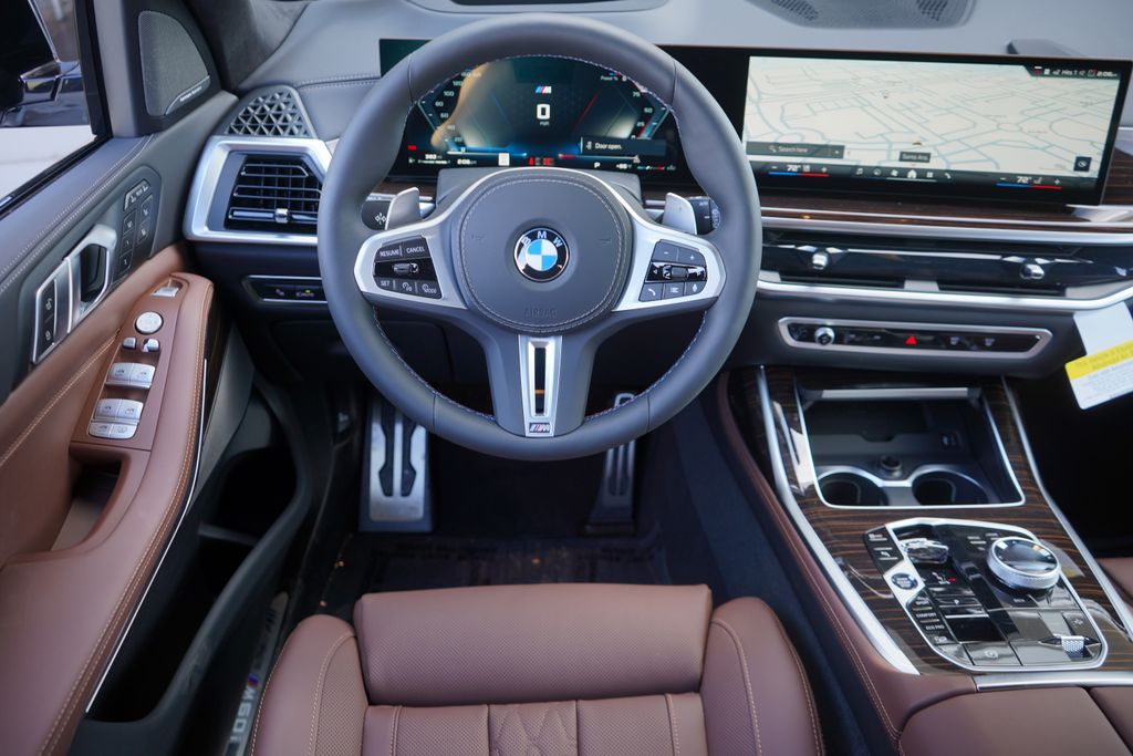 2025 BMW X7 M60i 16