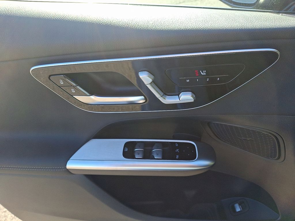 Thumbnail: 2026 Mercedes-Benz GLC - 9