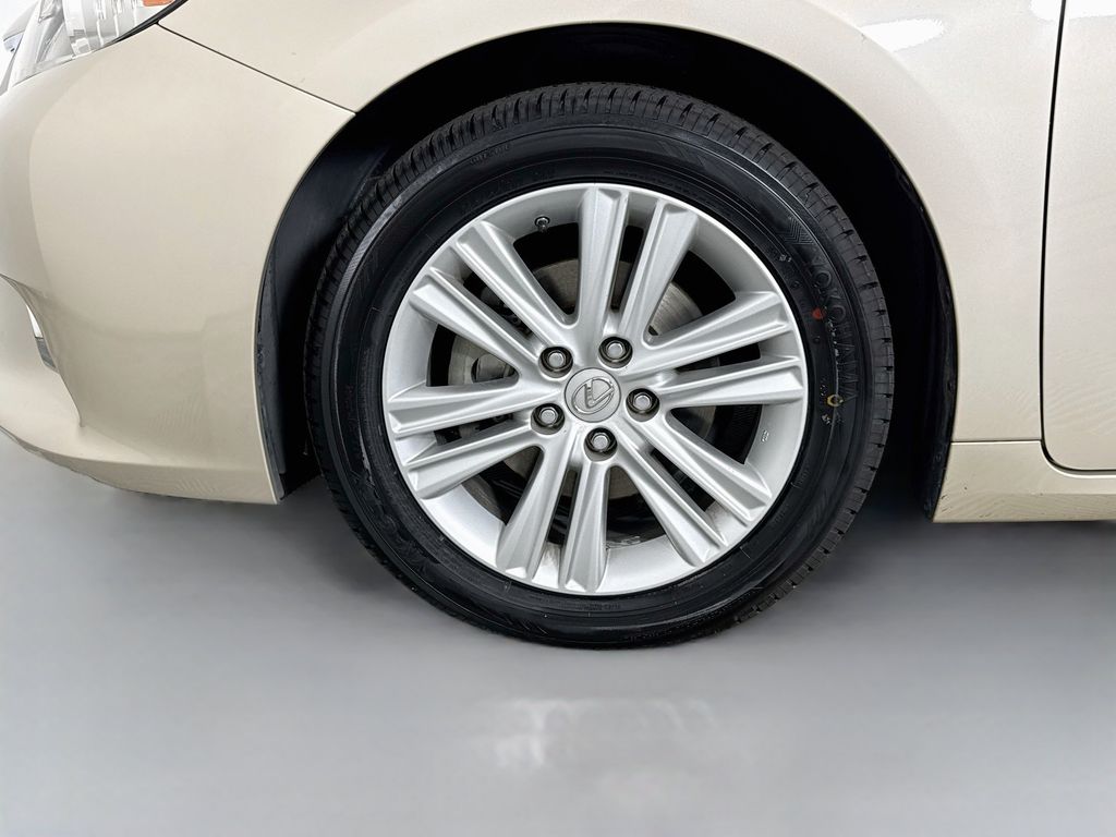 Thumbnail: 2014 Lexus ES - 32