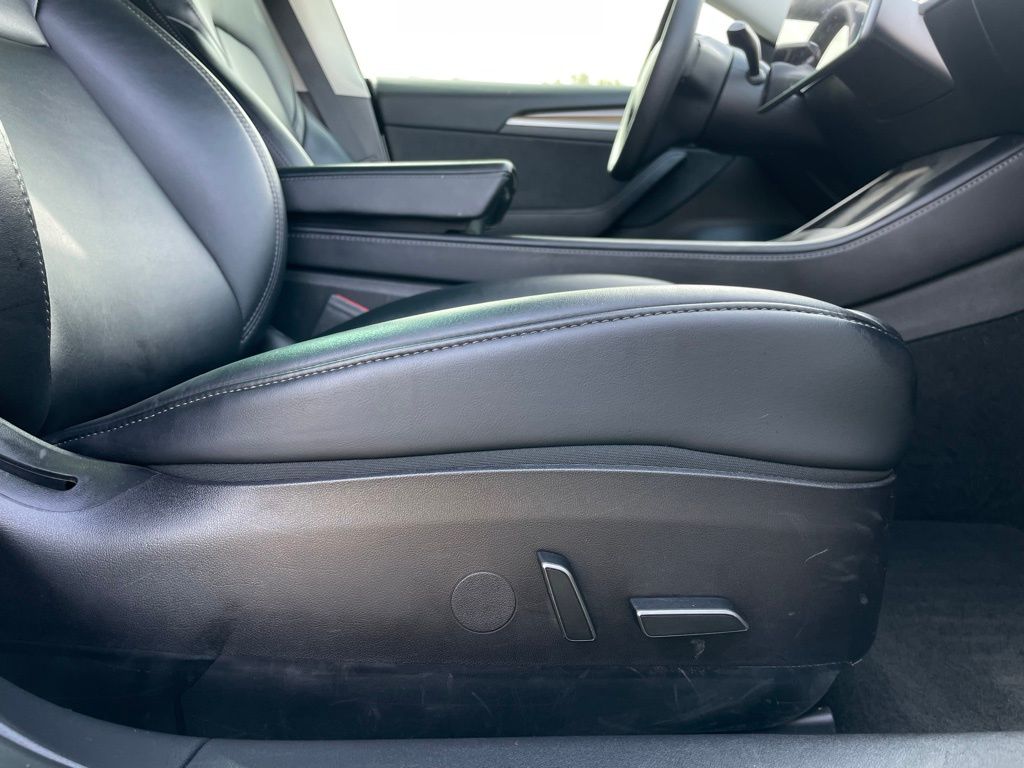 Thumbnail: 2022 Tesla Model 3 - 27