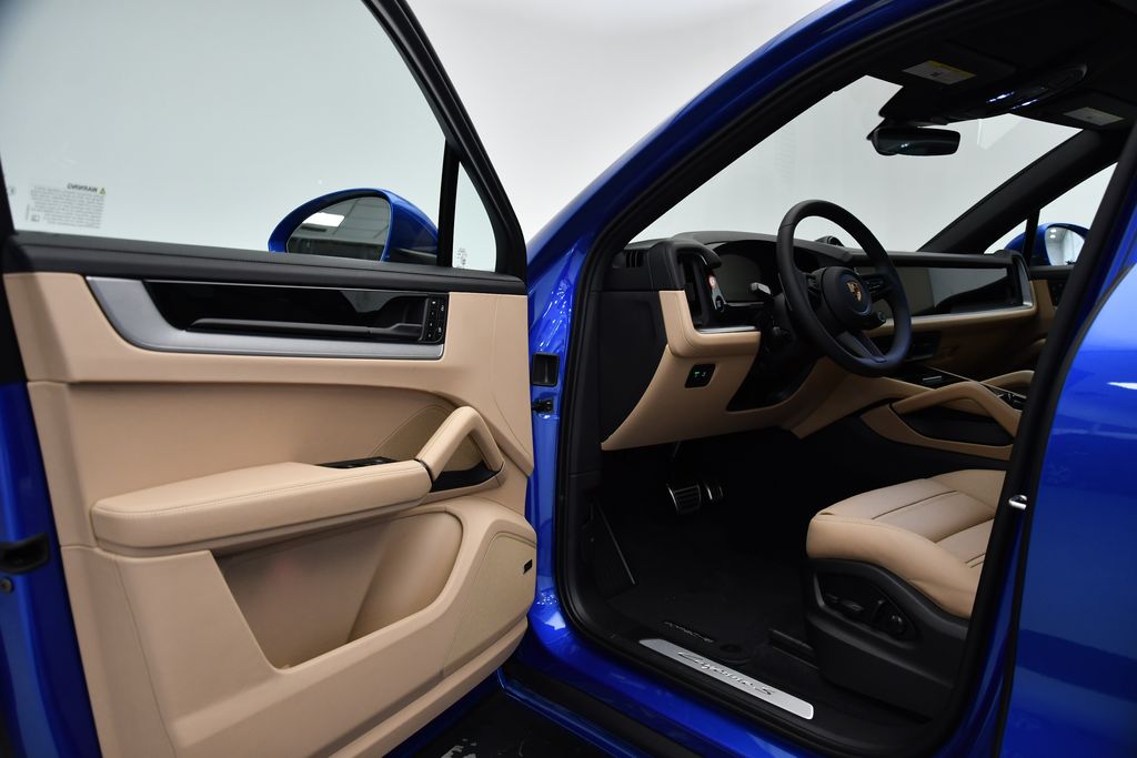 Thumbnail: 2025 Porsche  - 4