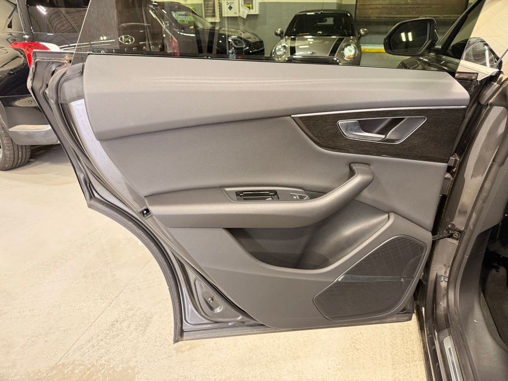 Thumbnail: 2021 Audi Q8 - 20