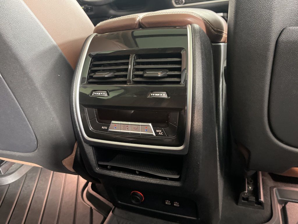 Thumbnail: 2022 BMW X7 - 10