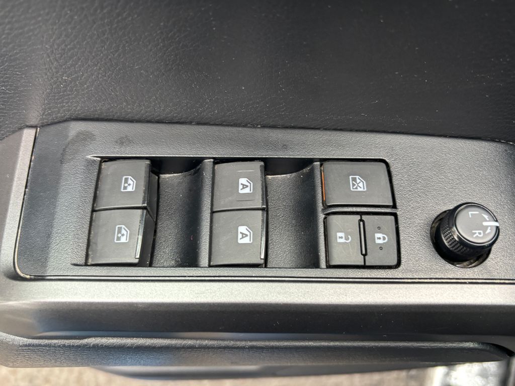 Thumbnail: 2022 Toyota Tacoma - 25