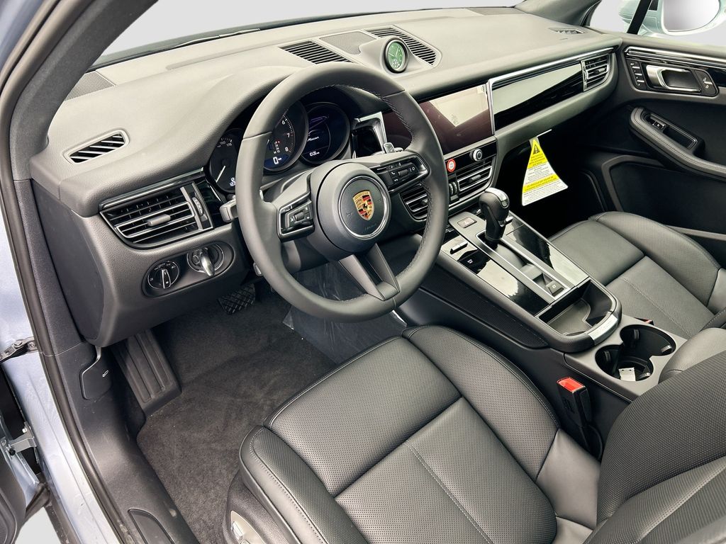 Thumbnail: 2026 Porsche Macan - 4