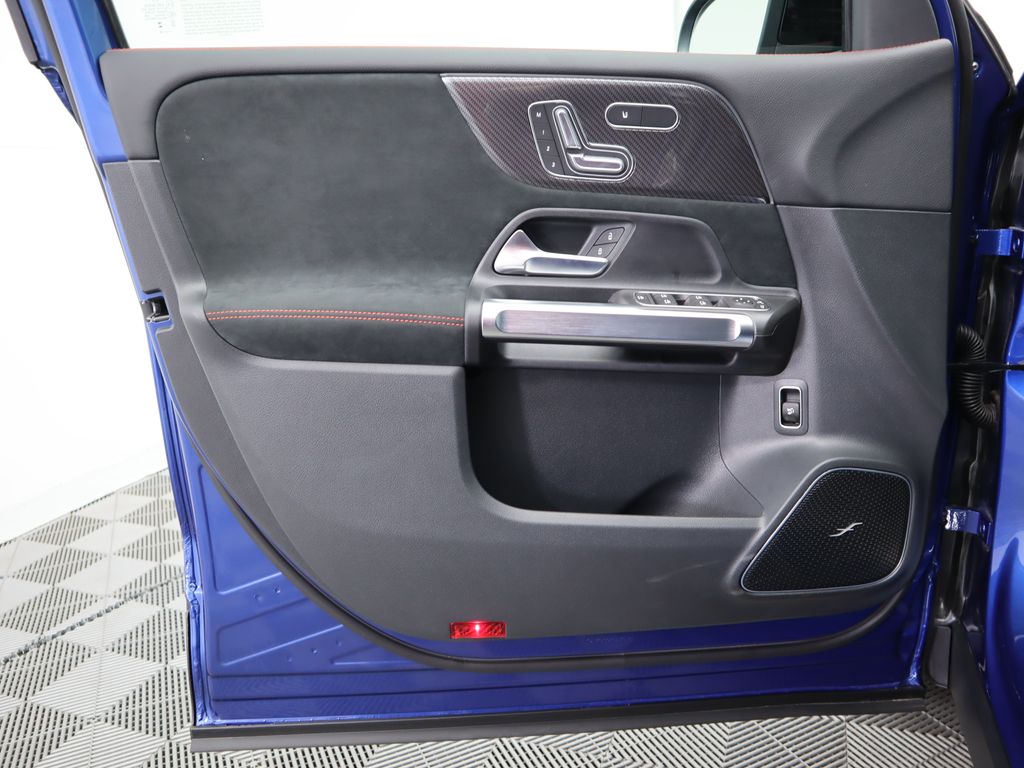 2024 Mercedes-Benz GLB 250 25