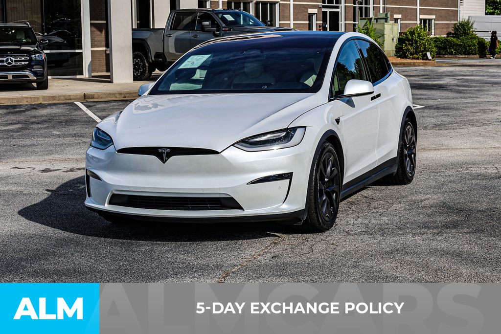 Used 2023 White Tesla Standard Range image 3