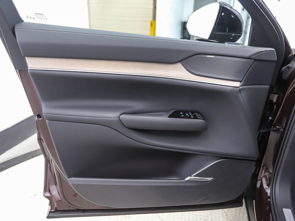 Thumbnail: 2025 Volvo EX90 - 9