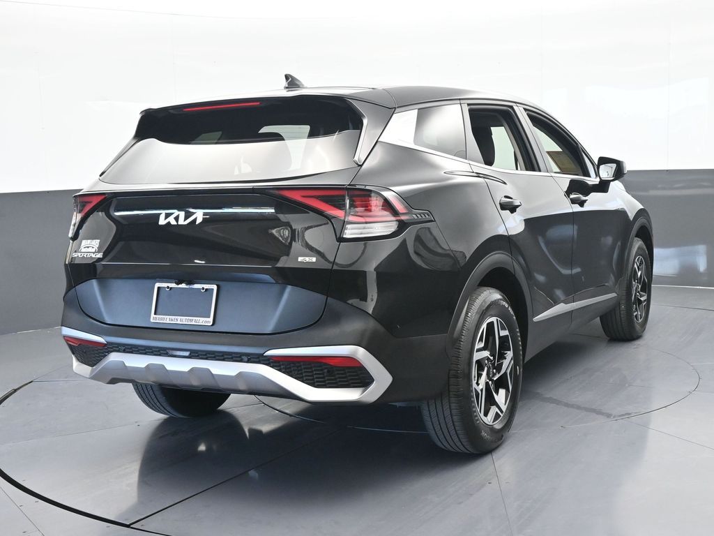 Used 2024 Fusion Black Kia LX image 5