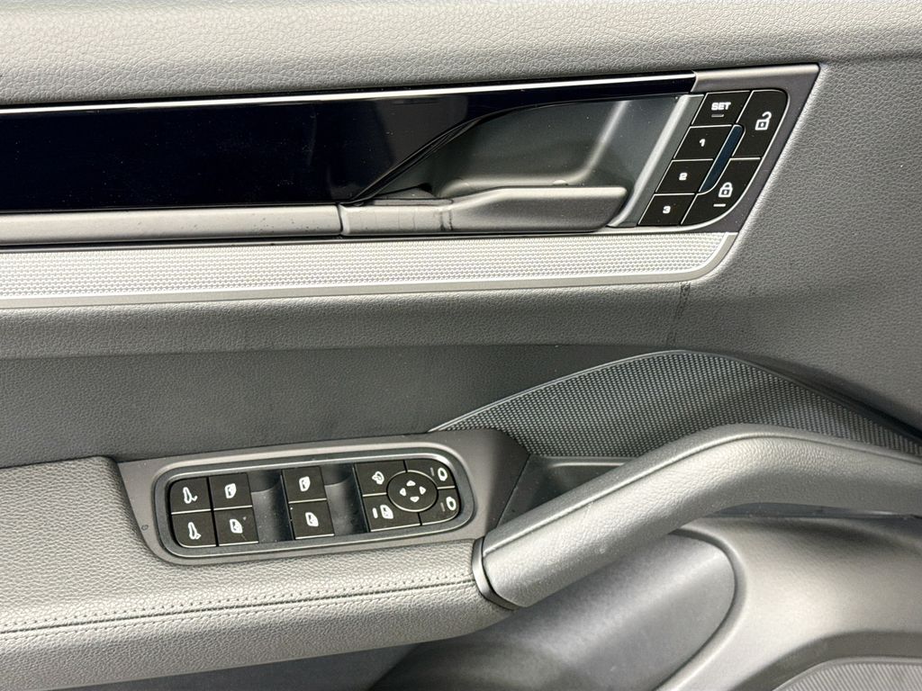 Thumbnail: 2026 Porsche Cayenne - 24