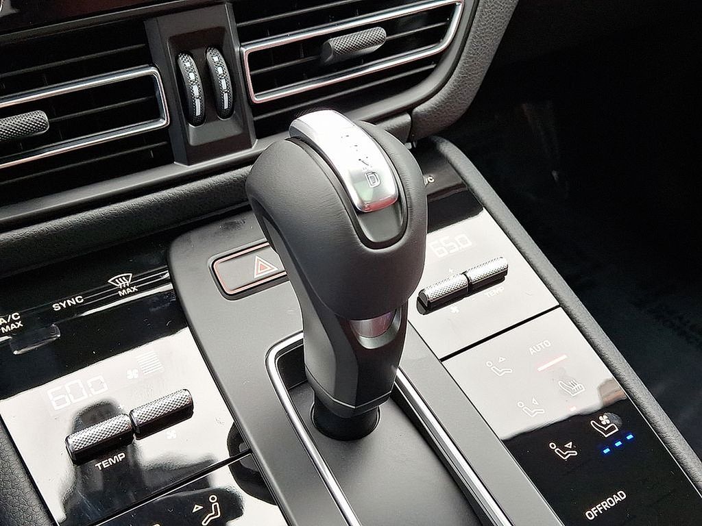 Thumbnail: 2025 Porsche Macan - 17