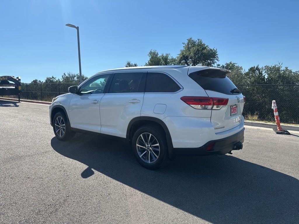 Used Car 2019 Toyota Highlander  Xle For Sale Under $25,000 In Austin, Texas