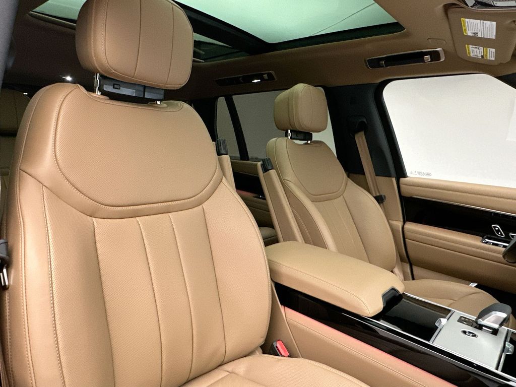 Thumbnail: 2025 Land Rover Range Rover - 4