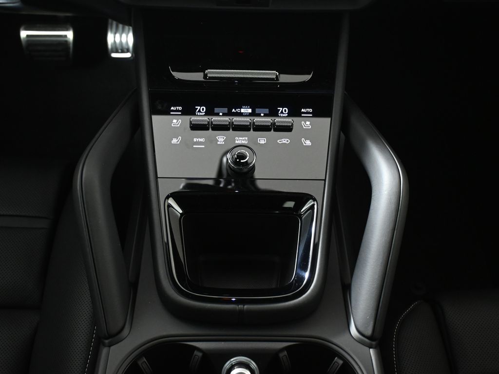 Thumbnail: 2026 Porsche Cayenne - 24