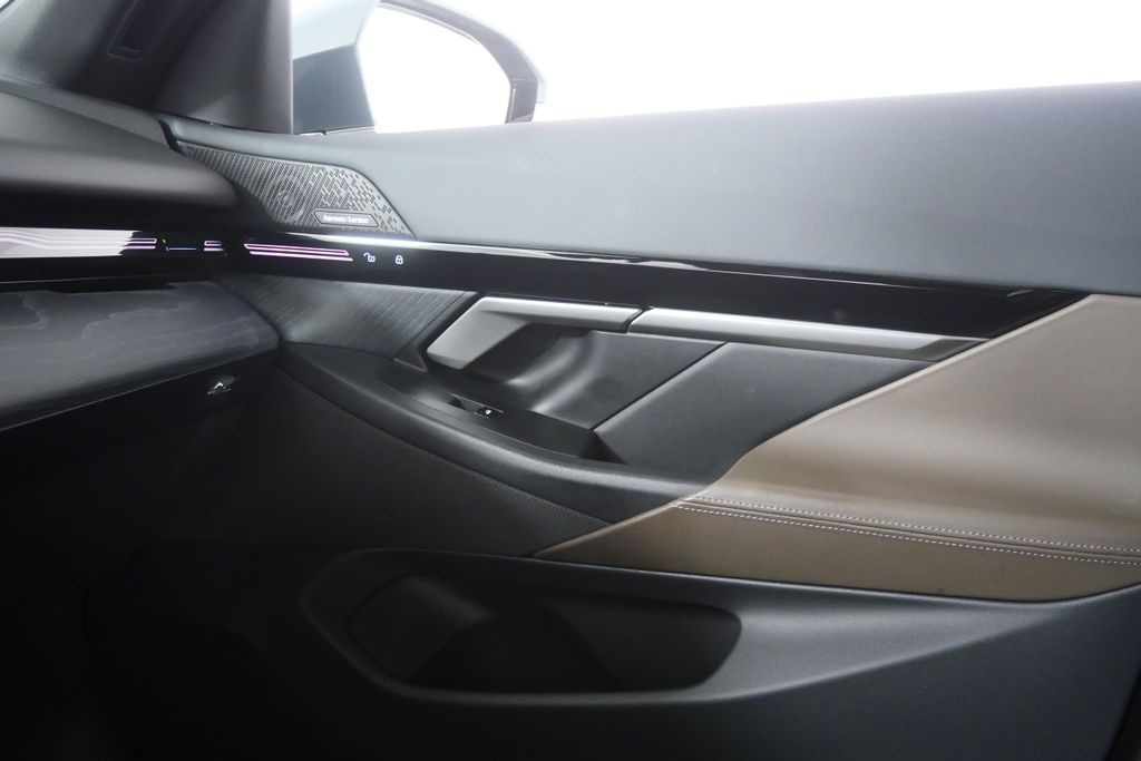 Thumbnail: 2024 BMW 5 Series - 25