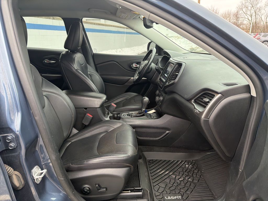 Thumbnail: 2021 Jeep Cherokee - 25