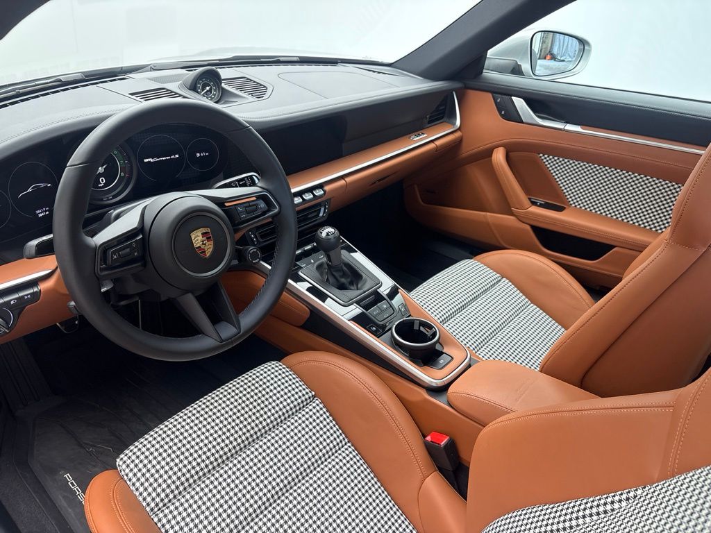 Thumbnail: 2024 Porsche 911 - 4