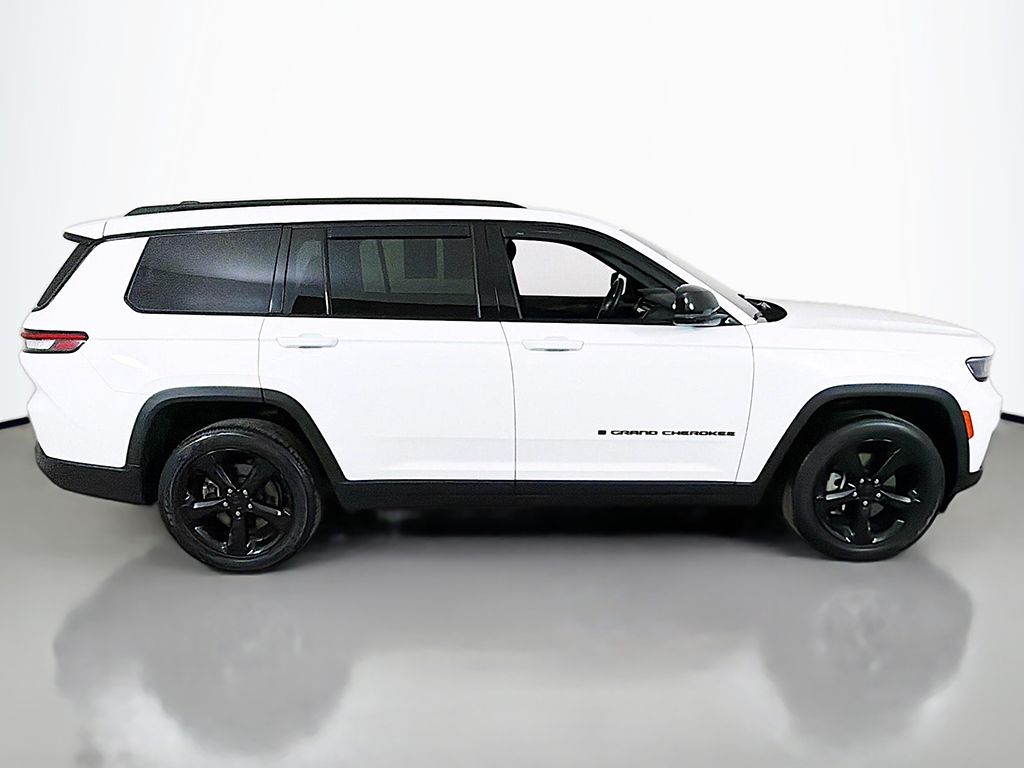 Used 2021 White Jeep Altitude image 16