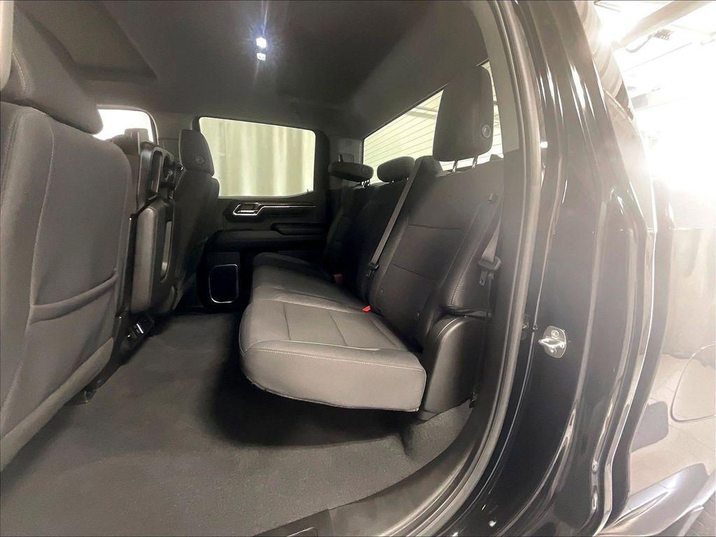 2024 Chevrolet Silverado 1500 — photo 15