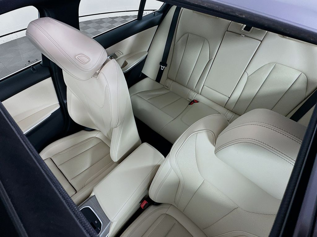 Thumbnail: 2025 BMW 3 Series - 22