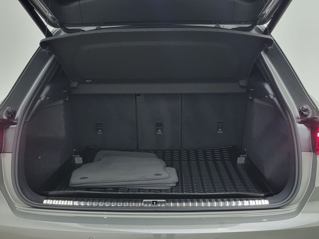 Thumbnail: 2023 Audi Q3 - 10