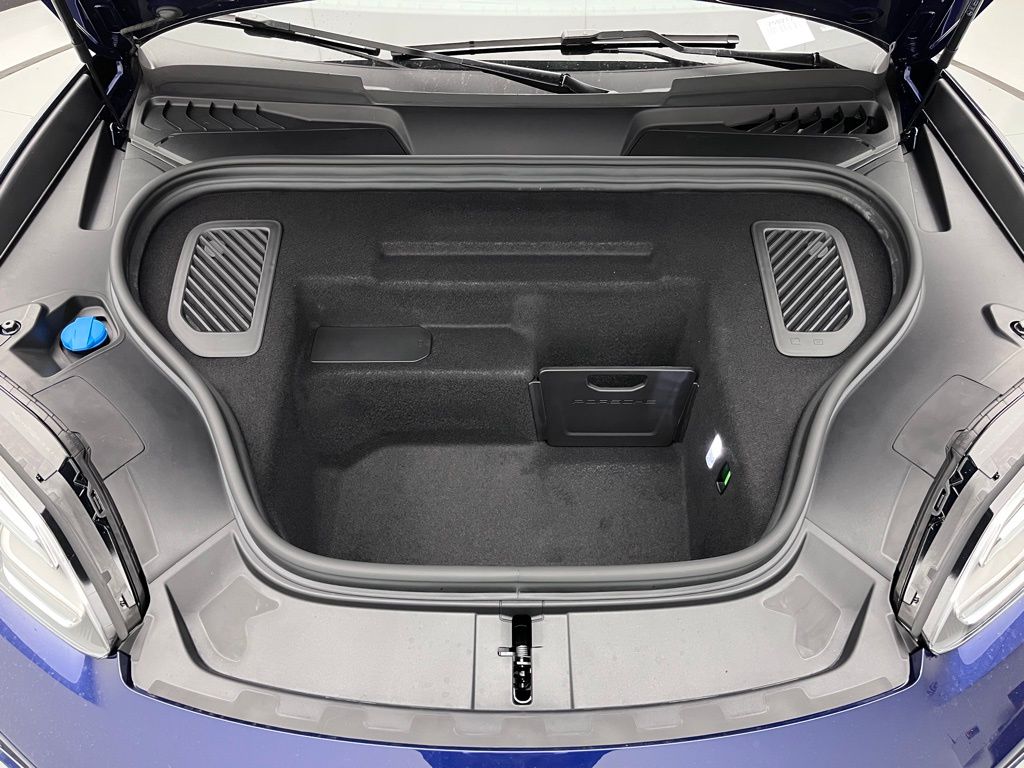 Thumbnail: 2025 Porsche Macan - 25