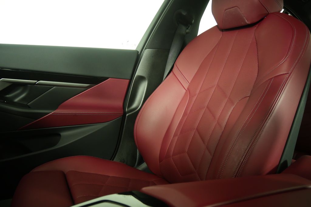 Thumbnail: 2025 BMW 5 Series - 25