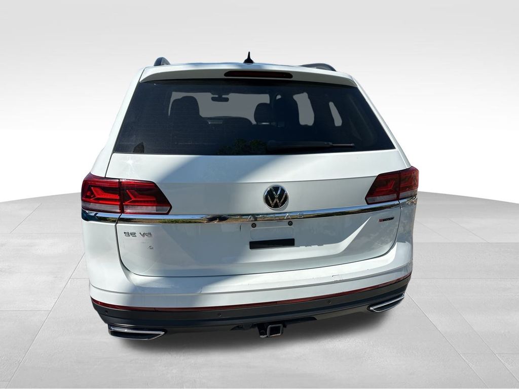 2022 Pure White Volkswagen Atlas 3.6L V6 SE w/Technology AWD SUV