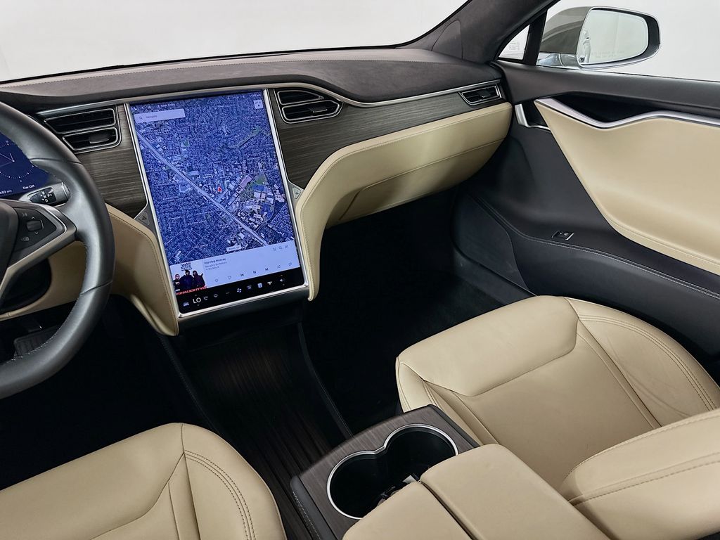 2015 Tesla Model S  21