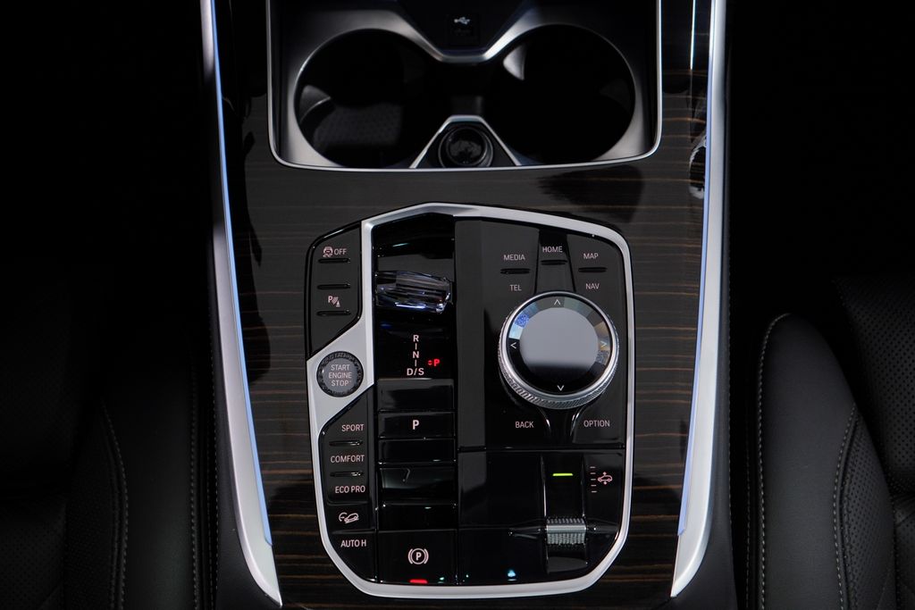 Thumbnail: 2025 BMW X7 - 15