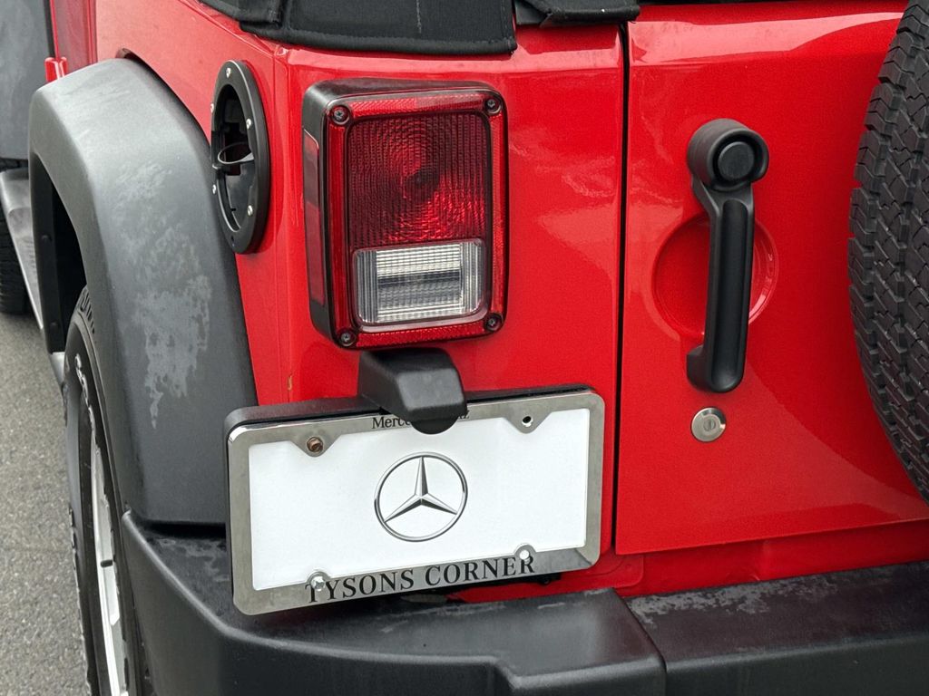 Thumbnail: 2016 Jeep Wrangler - 10