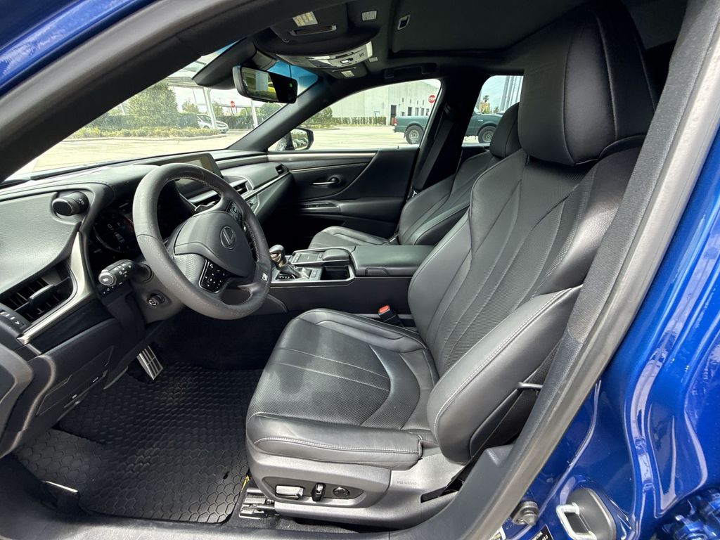 Thumbnail: 2021 Lexus ES - 30